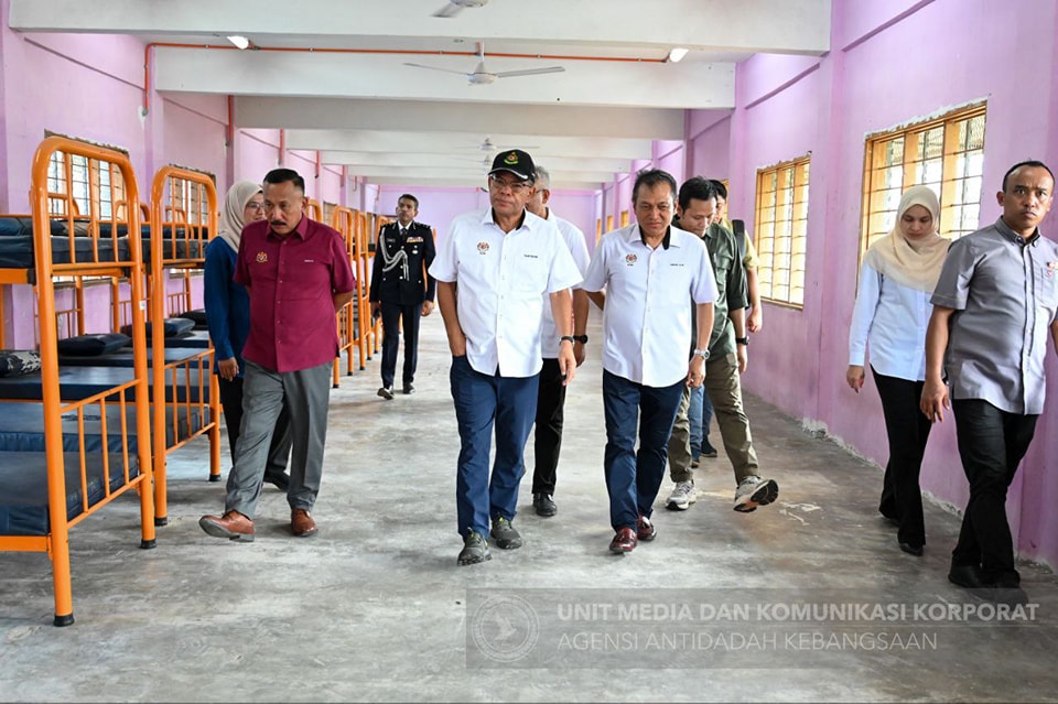 Penyerahan dan Perasmian Projek Pembinaan Satu Blok Sekolah serta Menaik Taraf PUSPEN Karangan -5