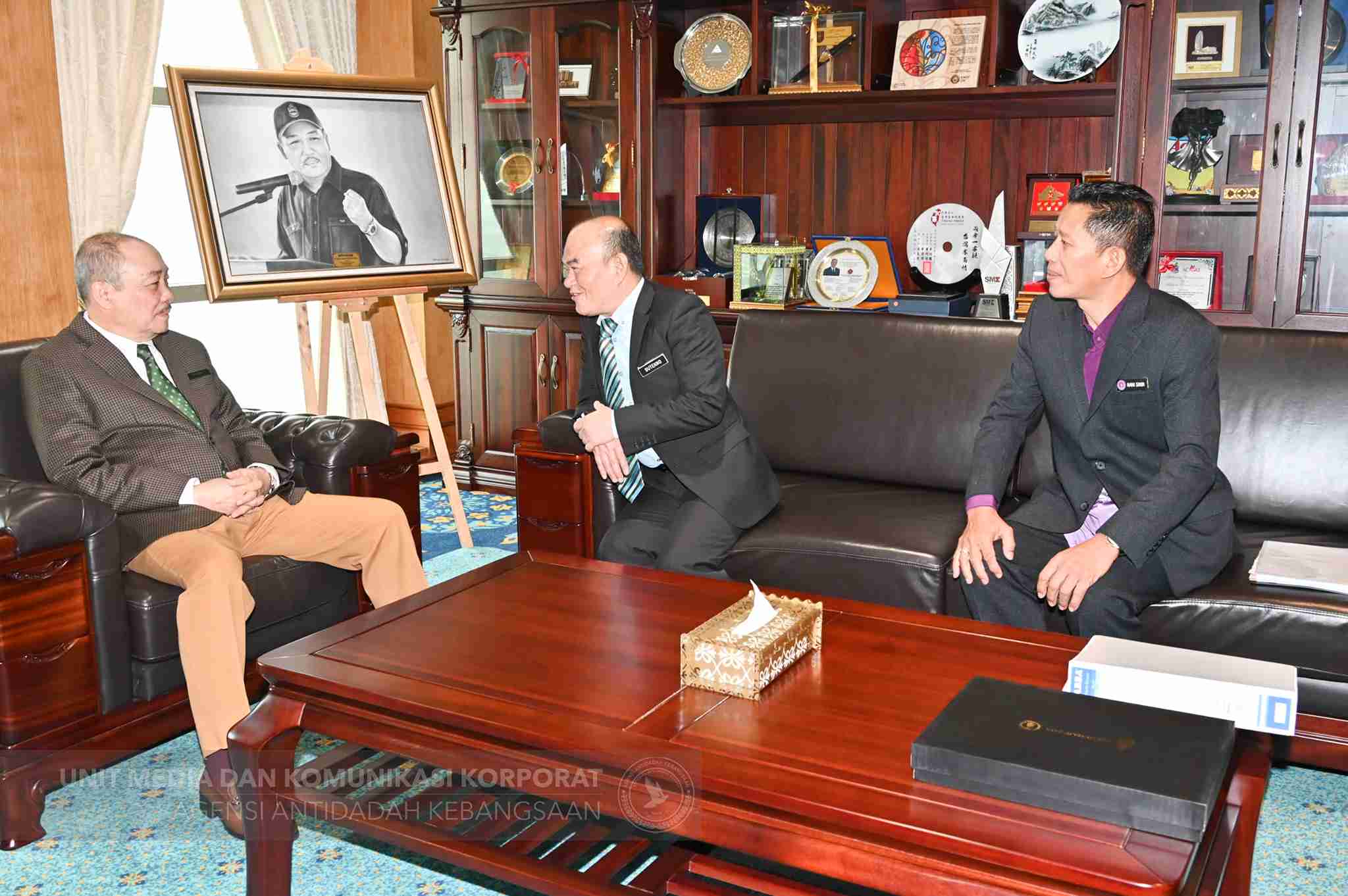 429677621_809759771190637_6218808328158095946_n_11zon