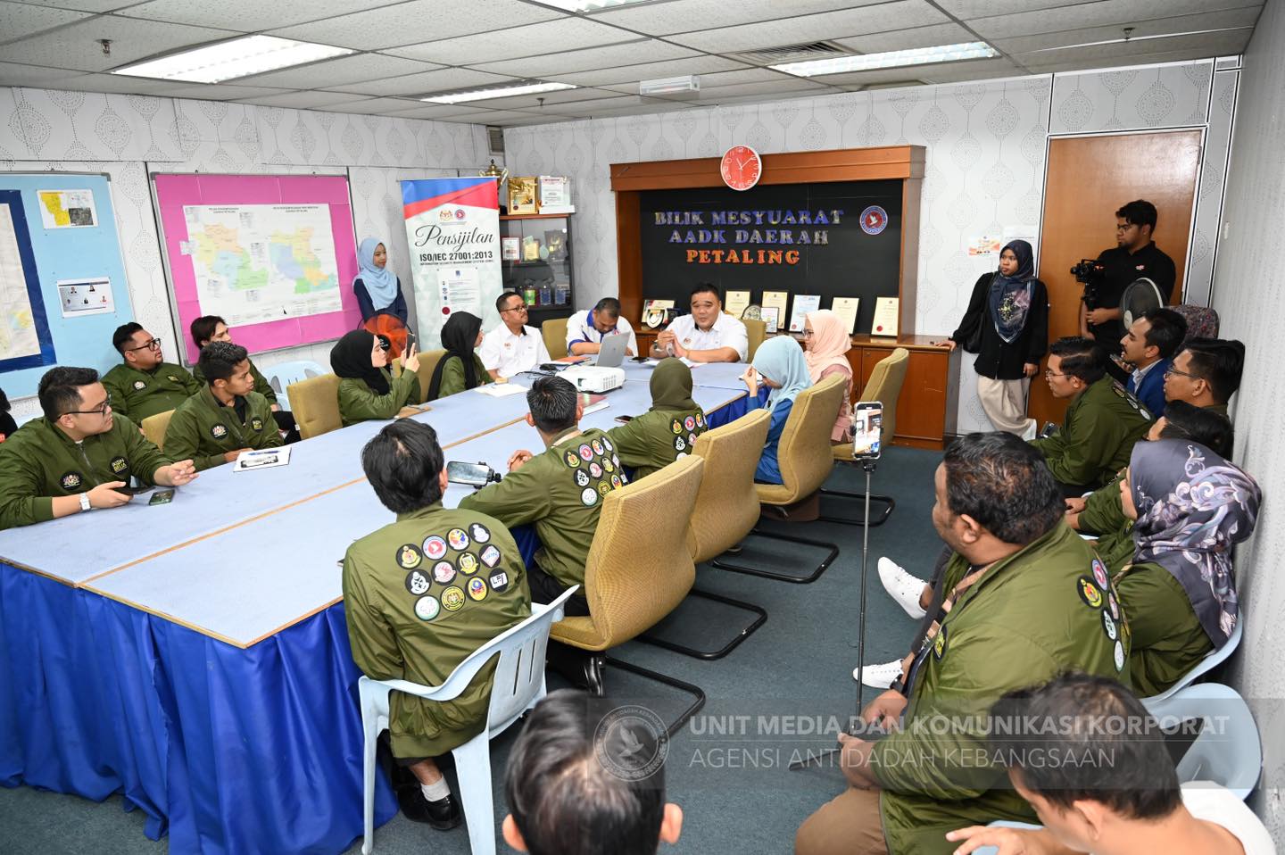 433435999_817089270457687_8528497809670463419_n_11zon