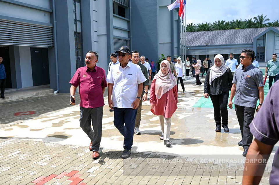 Penyerahan dan Perasmian Projek Pembinaan Satu Blok Sekolah serta Menaik Taraf PUSPEN Karangan -1