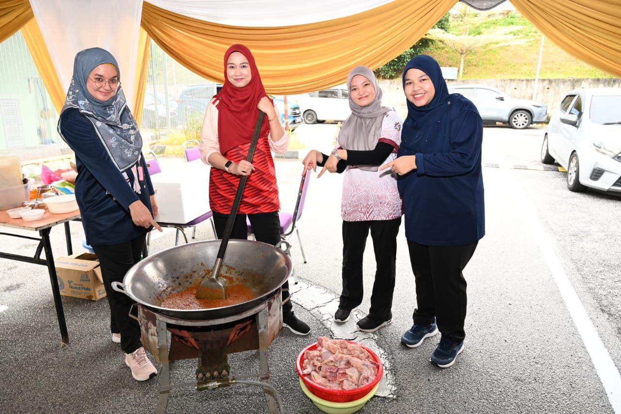 Masak Rendang Sempena Program Penerapan Nilai-Nilai Murni TMDN Kelab Kebajikan dan Sukan AADK 4