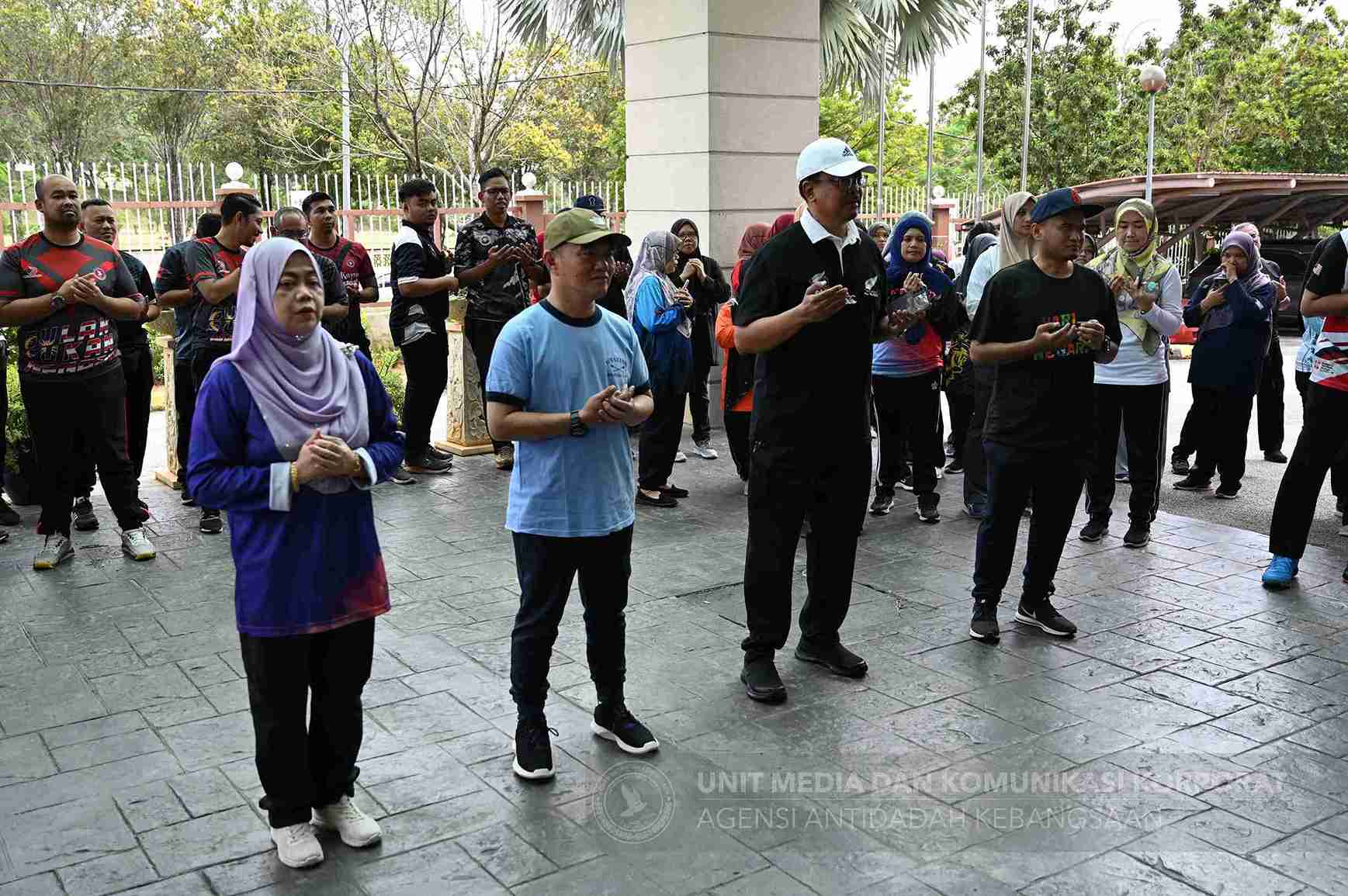 Jalan Santai 10,000 Langkah Bersama Warga AADK