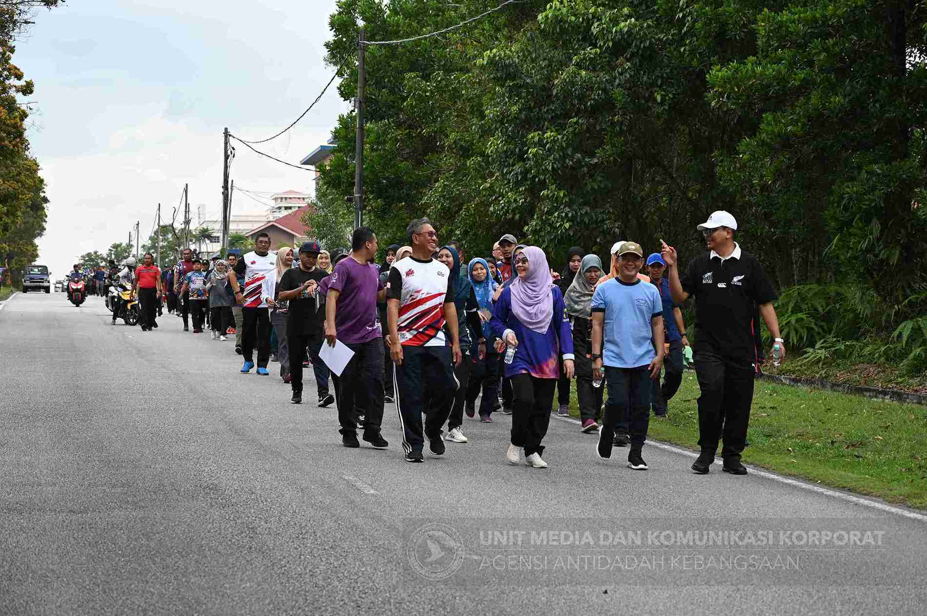 Jalan Santai 10,000 Langkah Bersama Warga AADK