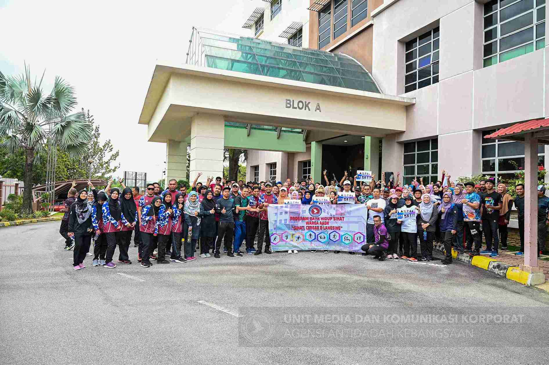 Jalan Santai 10,000 Langkah Bersama Warga AADK