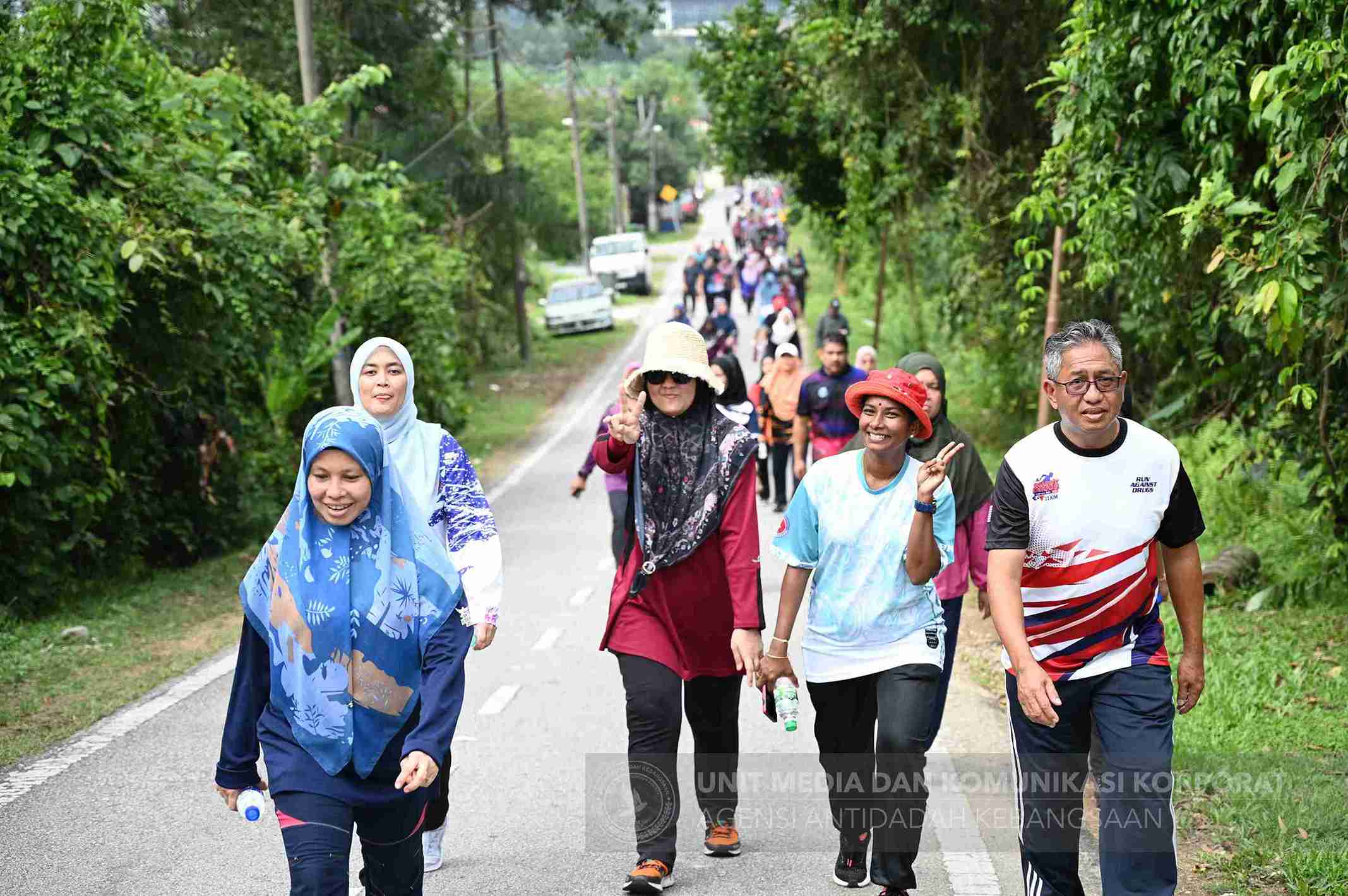 Jalan Santai 10,000 Langkah Bersama Warga AADK