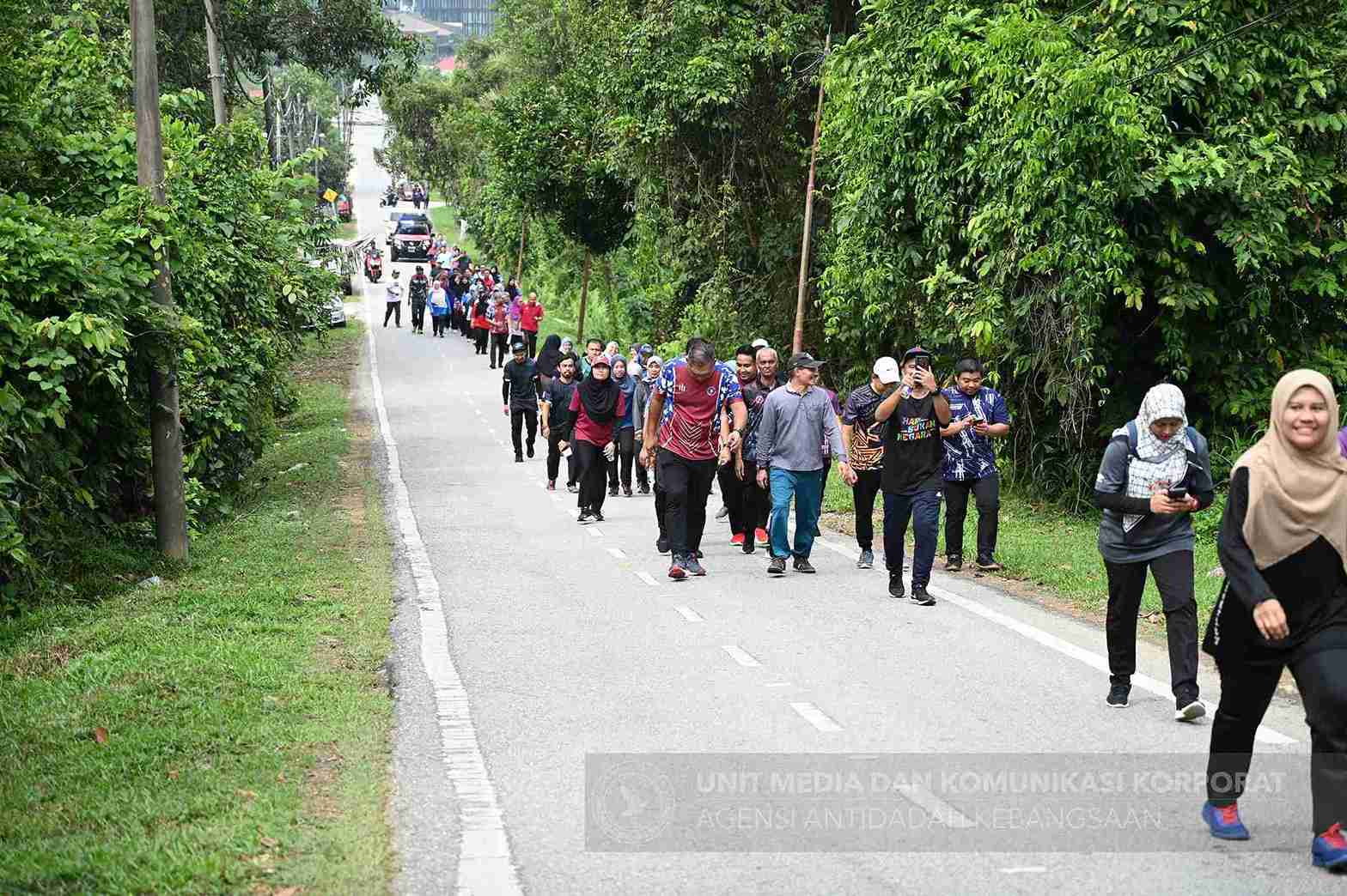 Jalan Santai 10,000 Langkah Bersama Warga AADK